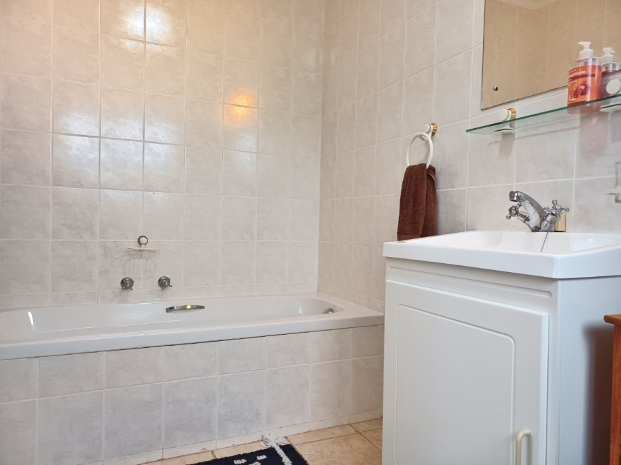 3 Bedroom Property for Sale in Grootbrakhoogte Western Cape